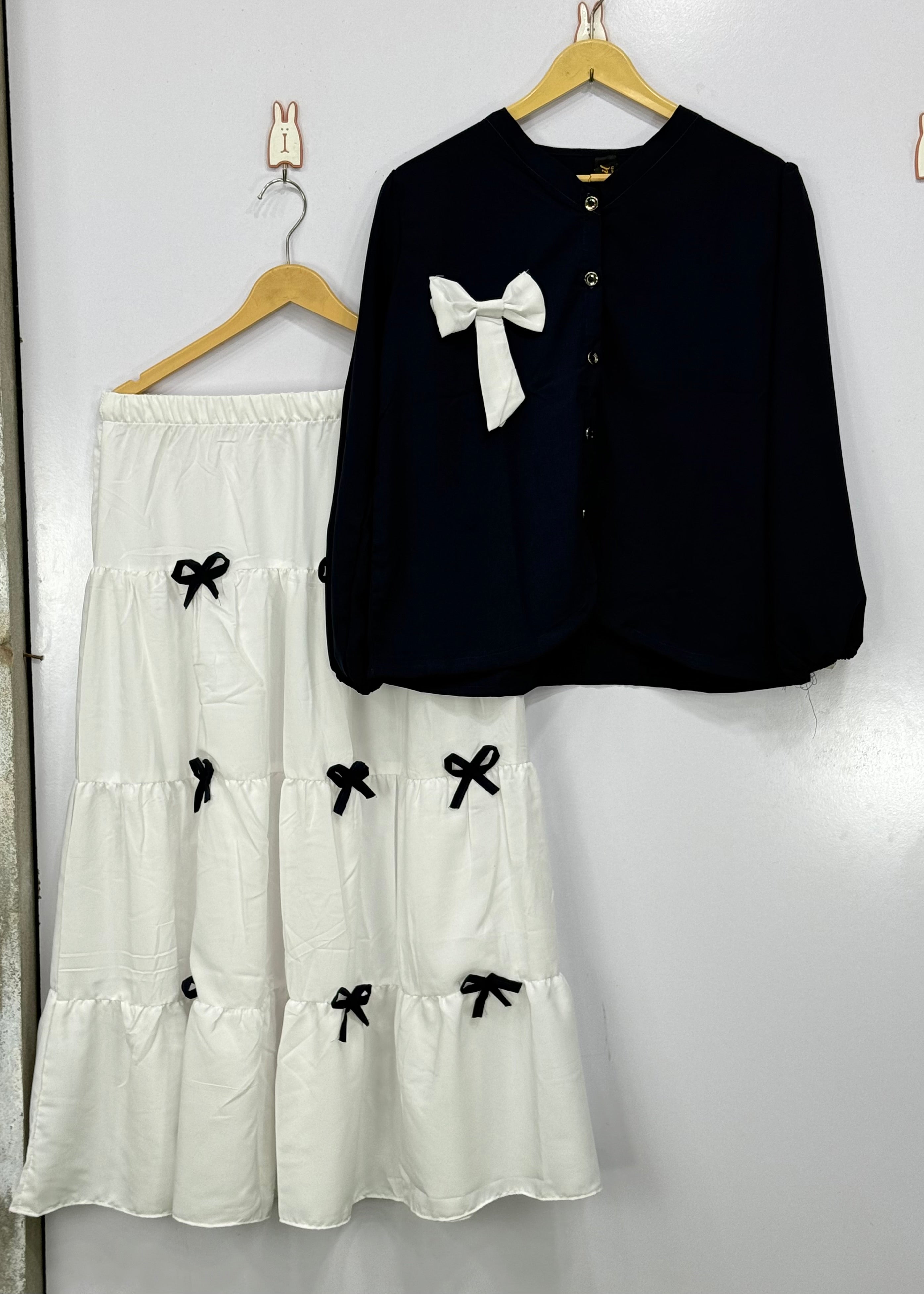 ￼Scourt and shirt 👚