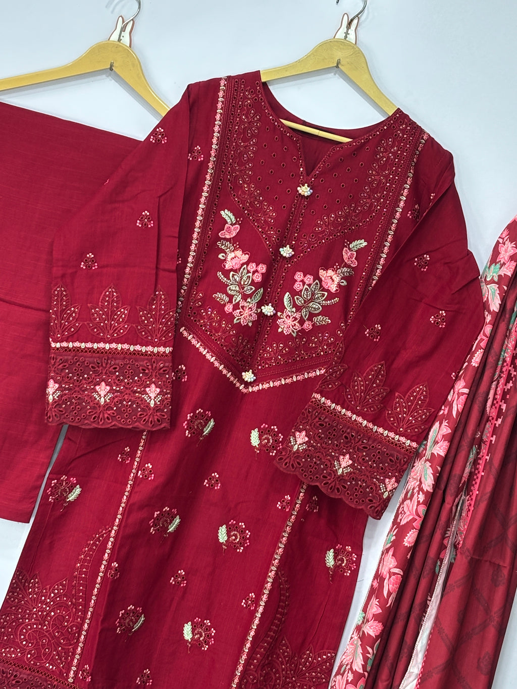 Women 3 peice suit Khadar fabric 💫