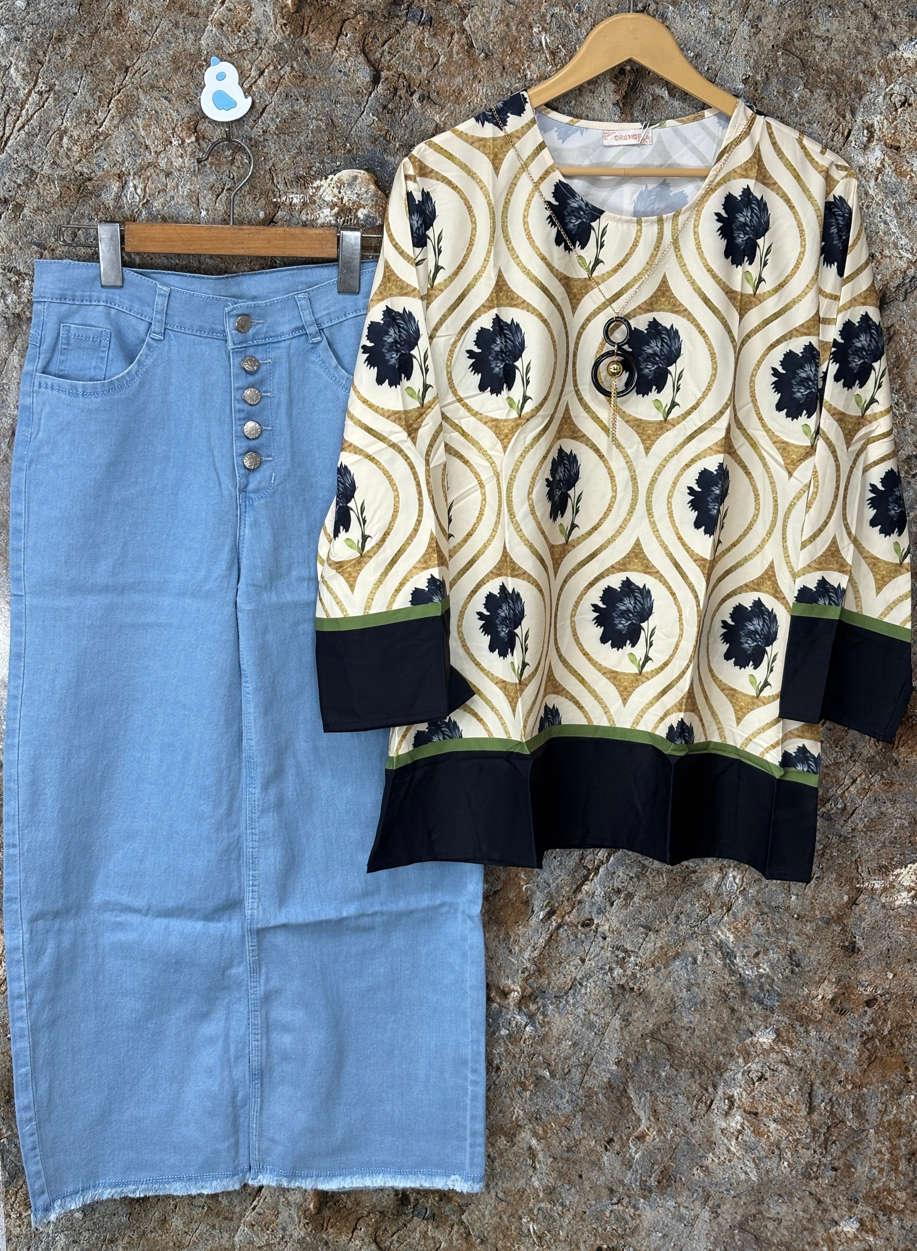 Women tops and jeans ✅