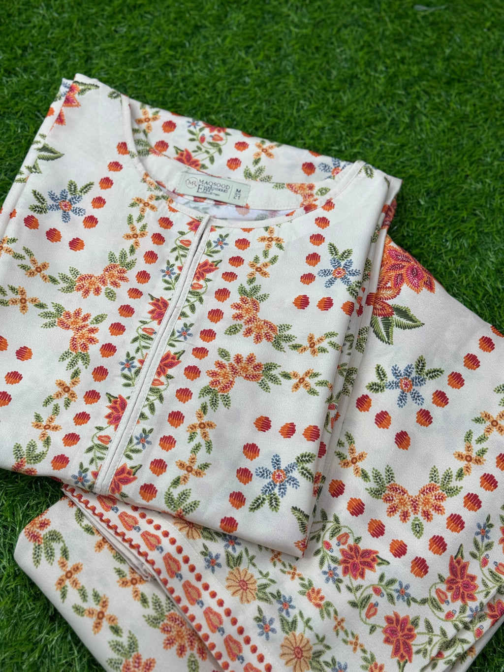 WOMEN 2 PICS SUIT SLIK FABRIC WINTER STUFF