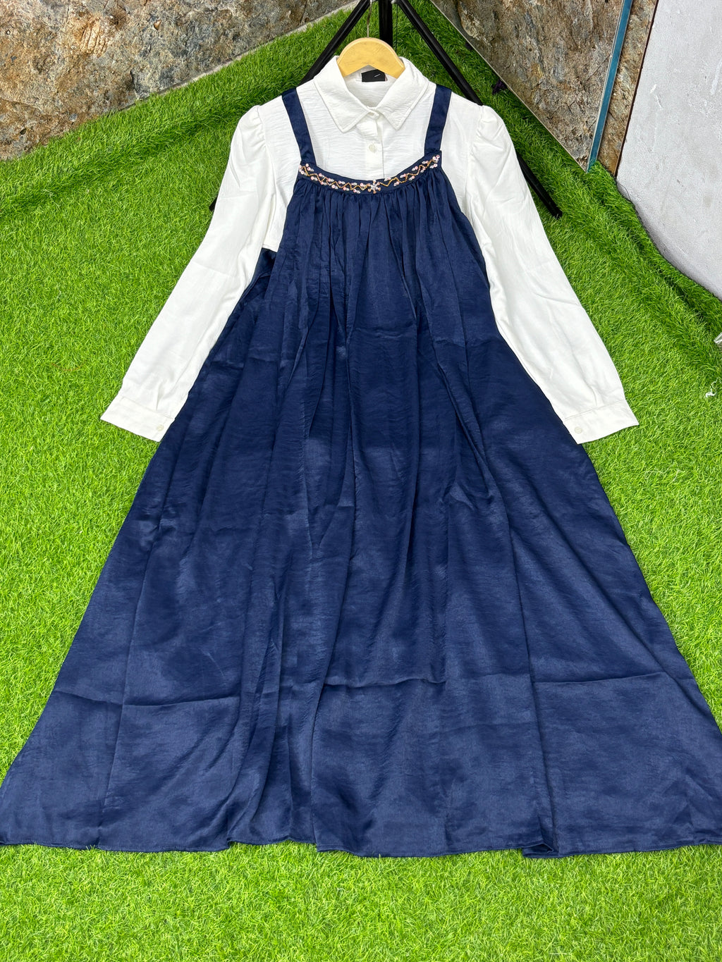 Women vellvet maxi imported quality✅