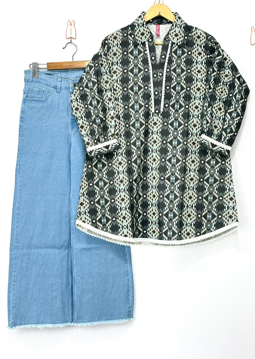 Women tops and jeans 💫